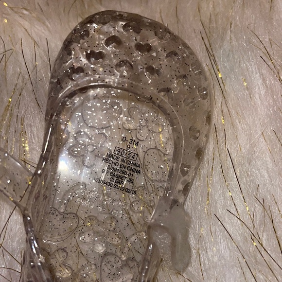 Old Navy | 0-3 M | Clear jellies - Picture 3 of 6